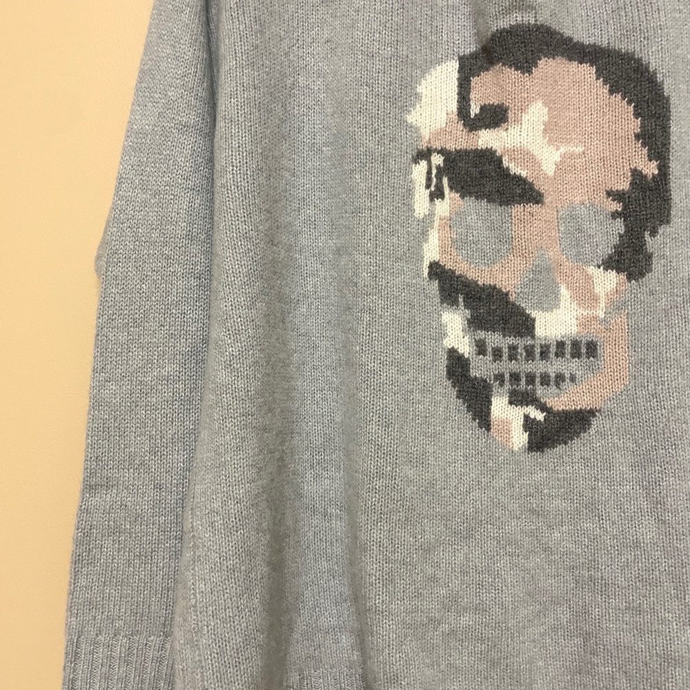 Skull Cashmere Gray Skull-Graphic Sweater